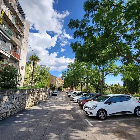 Audrey - Free Parking By Irundo Rijeka